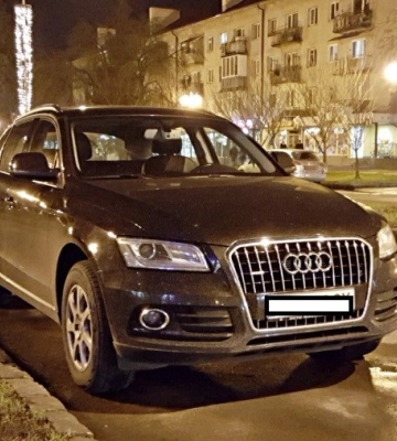 У Луцьку водійка на Audi Q5 протаранила два припарковані авто та втекла