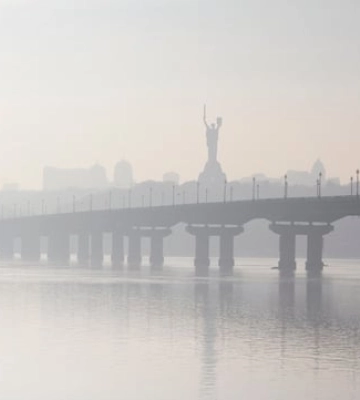 Обережно – видимість 200-500 м: Київ накрив густий туман