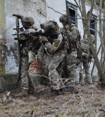Спецназівці знищили скупчення ворожої техніки