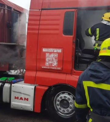 У Кривому Розі під час руху зайнялася вантажівка