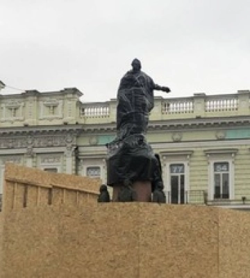 Міськрада Одеси готує пам’ятник Катерині II до демонтажу, - &quot;Думская&quot;. ФОТОрепортаж