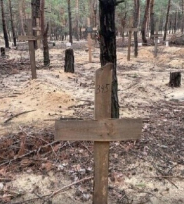 У Сєвєродонецьку рашисти вилучають зі стихійних поховань тіла жертв своєї агресії