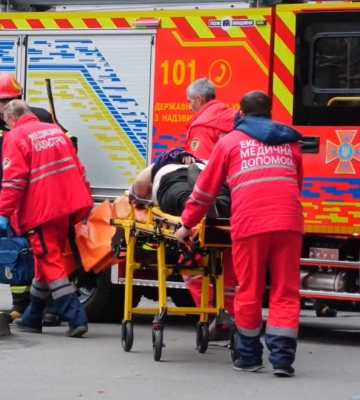 Мешканка Хмельницького впала у ліфтову шахту з четвертого поверху