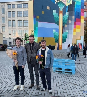 Естафета муралів: художник з Луцька сторив «квітку демократії» в Берліні