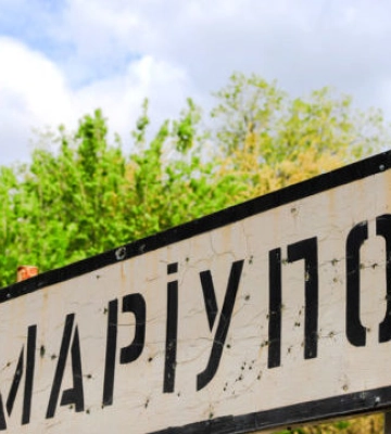 Втратив батьків у Маріуполі: журналісти шукають рідних малюка, який дивом вижив під обстрілами