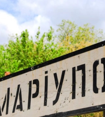 Втратив батьків у Маріуполі: журналісти шукають рідних малюка, який дивом вижив під обстрілами