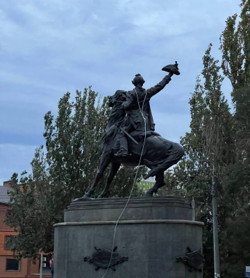 На пам’ятник Суворову в Одесі накинули зашморг