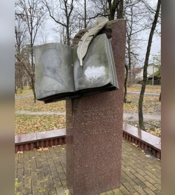 У Бучі комунальне підприємство стало на захист пам'ятників Булгакову і нарвалося на критику