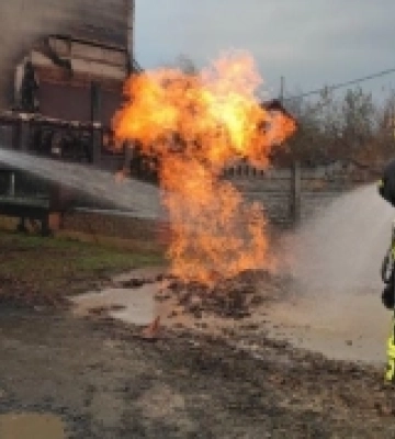 Під час пожежі на газопроводі у Рованцях постраждав чоловік: в якому він стані