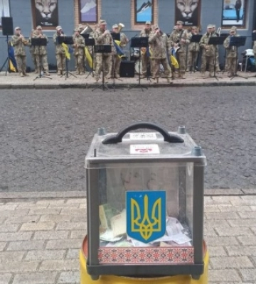 У Кропивницькому «творчі волонтери» зібрали мільйон для ЗСУ