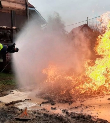 Помилково врізались у газопровід: у пожежі біля Луцька постраждав чоловік