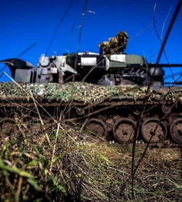 Земля перед українськими позиціями на Донбасі завалена тілами окупантів — Зеленський