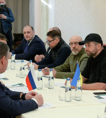 Макрон виступає за поновлення перемовин між Україною та РФ на умовах Києва