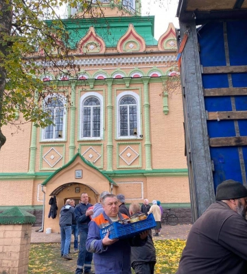 Ровенская епархия УПЦ собрала более 30 тонн гуманитарной помощи беженцам Святогорской лавры