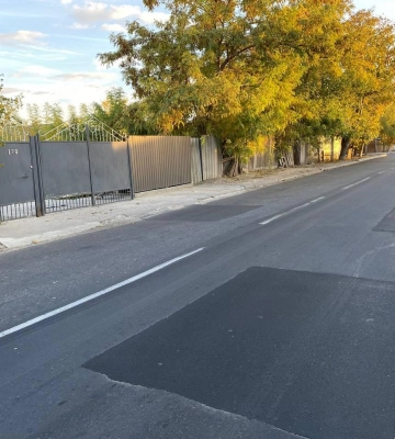 В Ізмаїлі виконується аварійне відновлення пошкоджених вантажівками ділянок дороги на одній із вулиць (фотофакт)