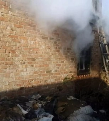 На Дніпропетровщині загорівся житловий будинок (відео)
