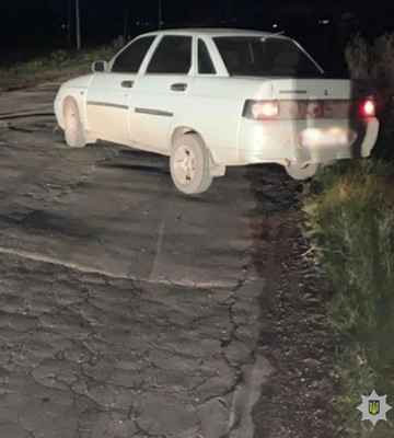 На Хмельниччині водій ВАЗ збив 22-річну дівчину на роликах