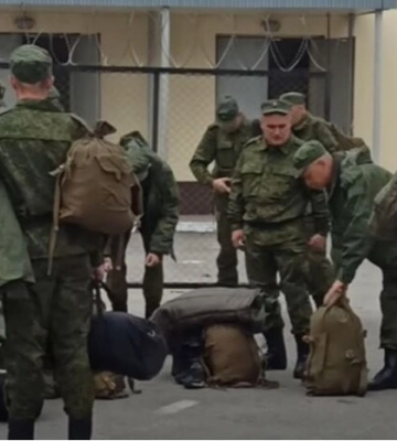 «Убєжанти» і «пєрєждуни»: РФ розробила нові методички, як говорити про війну