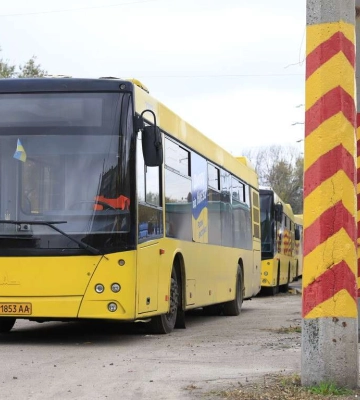 «Розпочали роботу з нуля»: як у Дніпрі відновлювали автобусні перевезення після удару по АТП