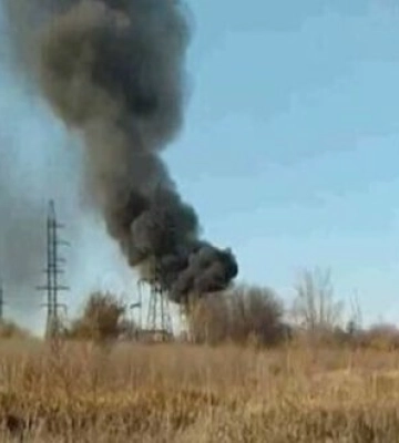 В окупованій Ясинуватій горить міська електропідстанція. ВIДЕО
