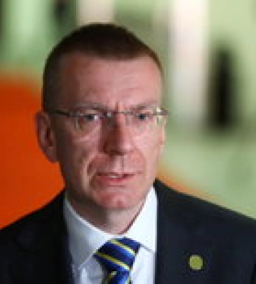 В Латвии мэр назвал Крым &quot;частью РФ&quot;. Глава МИД Ринкевичс напомнил ему позицию государства