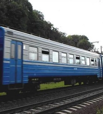 Провідник електрички затримав двох ухилянтів на Закарпатті