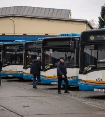Чеська Острава передала Конотопу сім автобусів