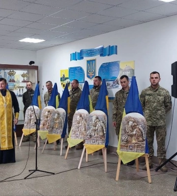 У громаді на Волині вручили барельєфи родичам полеглих Героїв