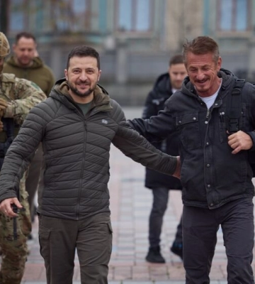 Зеленский и актер Шон Пенн обсудили поддержку Украины и посетили Аллею смелости в Киеве