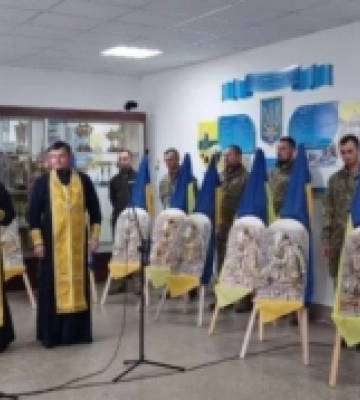 незалежність України: у громаді на Волині вручили барельєфи родичам загиблих Героїв