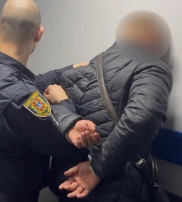 Николаевец напал с ножом на двух одесситов