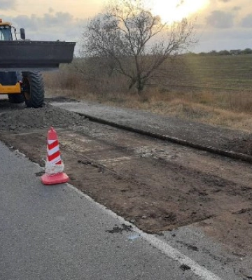 На Одещині ремонтують зруйновану фурами ділянку дороги