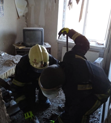 У Ківшарівці на Харківщині під завалами 5-поверхівки знайшли тіло жінки 