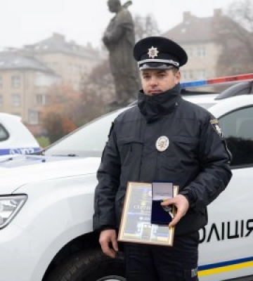 В Ужгороді поліцейським вручили автомобілі