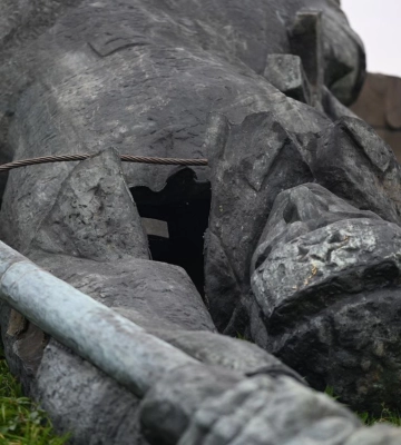 Пам&#039;ятник «визволителям» в Ужгороді біля українсько-словацького кордону...ВСЕ!