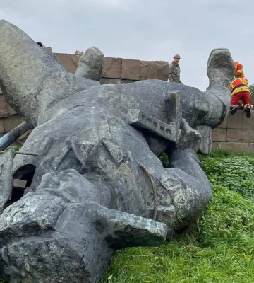 В Ужгороді біля кордону зі Словаччиною демонтували пам&#039;ятник радянському солдату