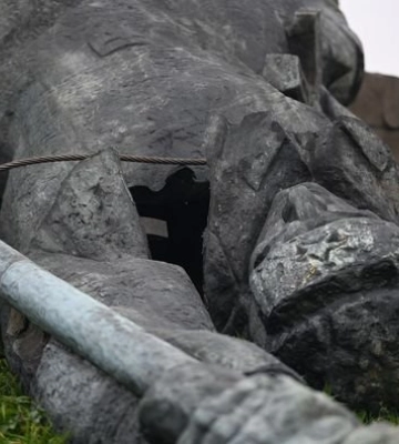 Демонтували совєтскій пам&#039;ятник на Закарпатті, який начальник ЗОВА назвав аварійним (відео)