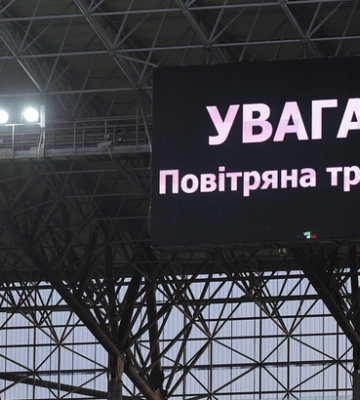 По всій Україні оголосили повітряну тривогу. Два матчі УПЛ призупинено