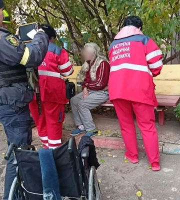Могла сгореть заживо: на Днепропетровщине спасатели вырвали из лап огня пожилую женщину (Фото)