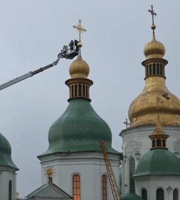 Авторитет телевидения в России упал на треть за последние полгода, — социолог