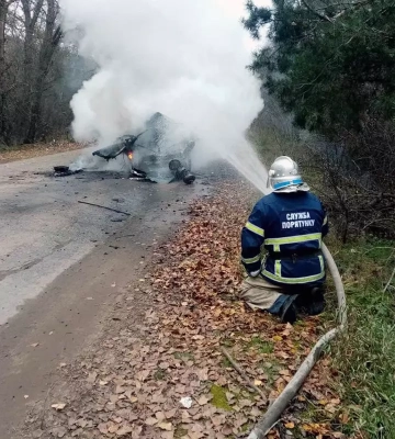 На Дніпропетровщині полум&amp;#039;я охопило машину просто під час руху