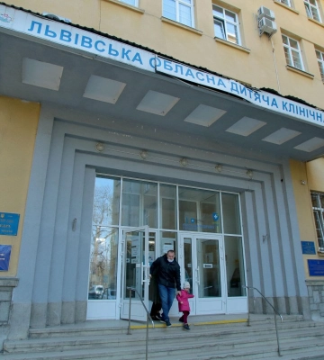 Львівські хірурги розсікли підлітку м’язи стравоходу, аби він міг  ковтати їжу
