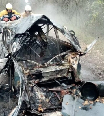 Под Днепром во время движения дотла сгорел автомобиль