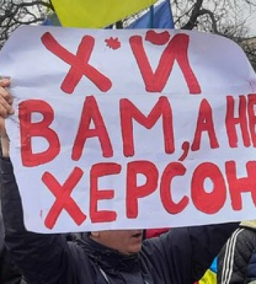 Судьба Херсона:  оккупанты разгоняют панику в ожидании наступления ВСУ