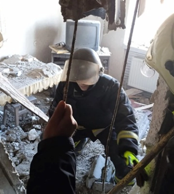 Біля Куп&#039;янська з-під завалів будинку дістали тіло загиблої жінки
