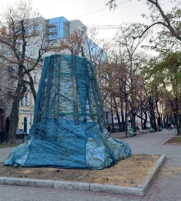 Памятник Пушкину в Харькове демонтирован, его судьбу определят горожане после Победы - горсовет