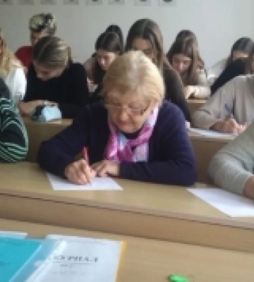 &quot;Від тексту про дім стискалося серце&quot;: як переселенці у Луцьку писали радіодиктант