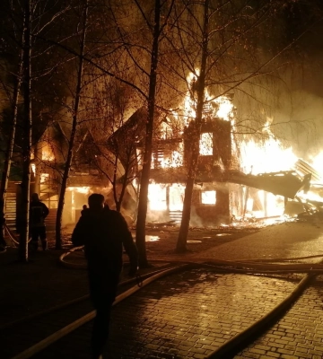 У Славському виникла масштабна пожежа: згоріли три житлові будинки