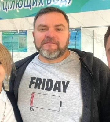 Гумор — це зброя: на Закарпатті Володимир Ковцун, відомий, як Владзьо, провів концерти на підтримку ЗСУ