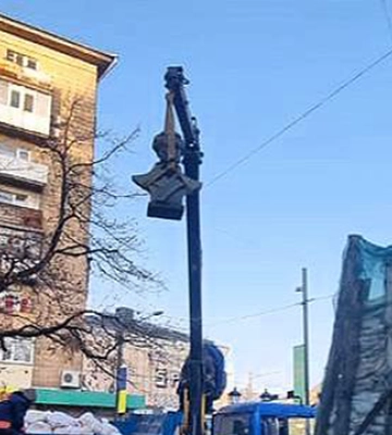 В Харькове демонтировали памятник Пушкину